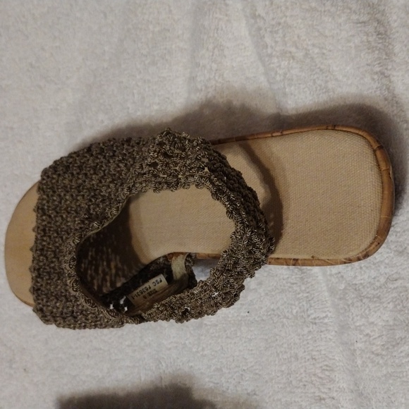 Vintage, Avon Women's crocheted slingback sandals in Brown. - Picture 7 of 8